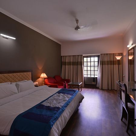 Hotel North Park Panchkula Bagian luar foto