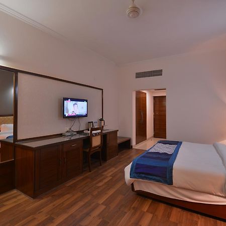 Hotel North Park Panchkula Bagian luar foto
