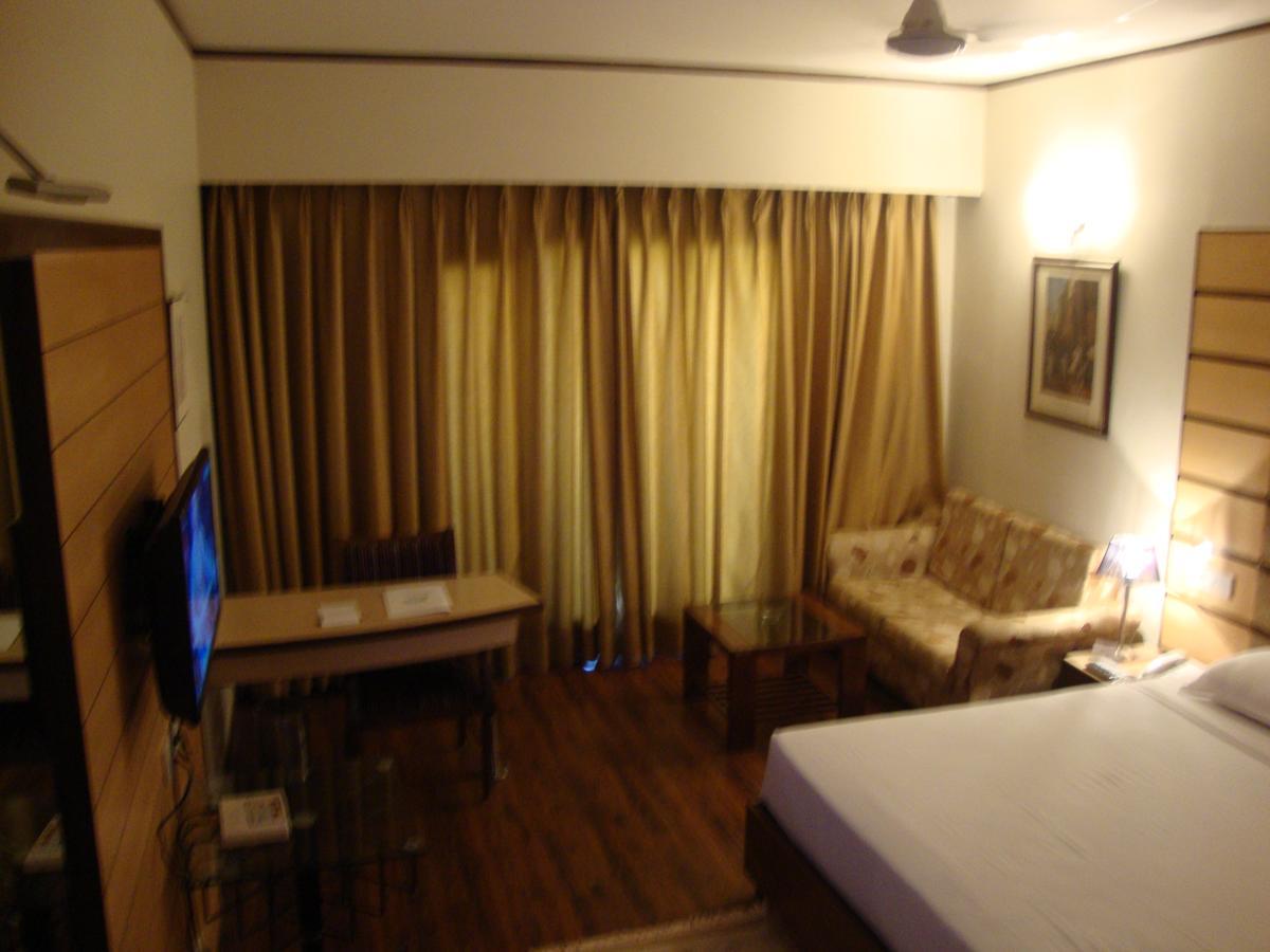Hotel North Park Panchkula Bagian luar foto