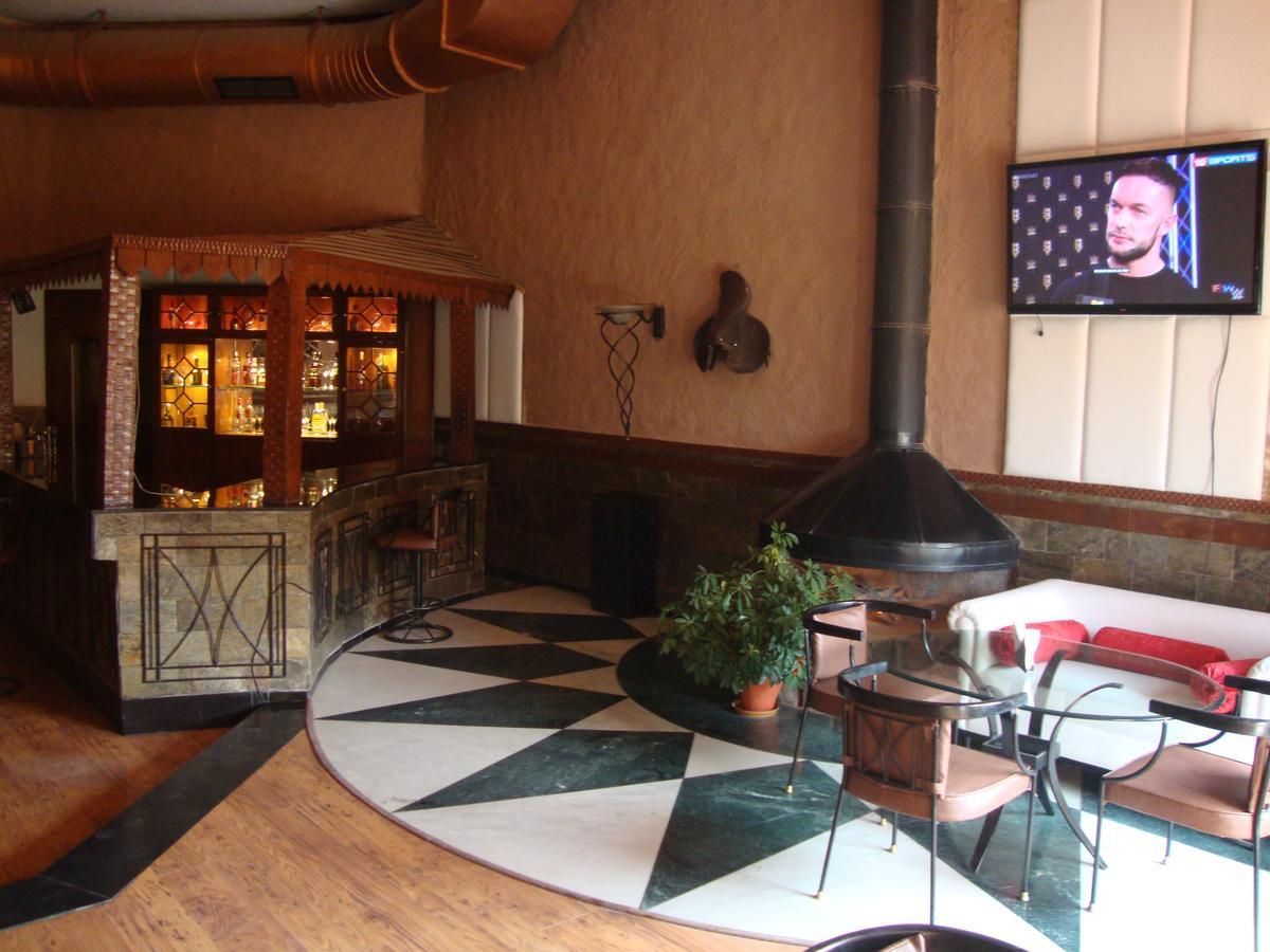 Hotel North Park Panchkula Bagian luar foto