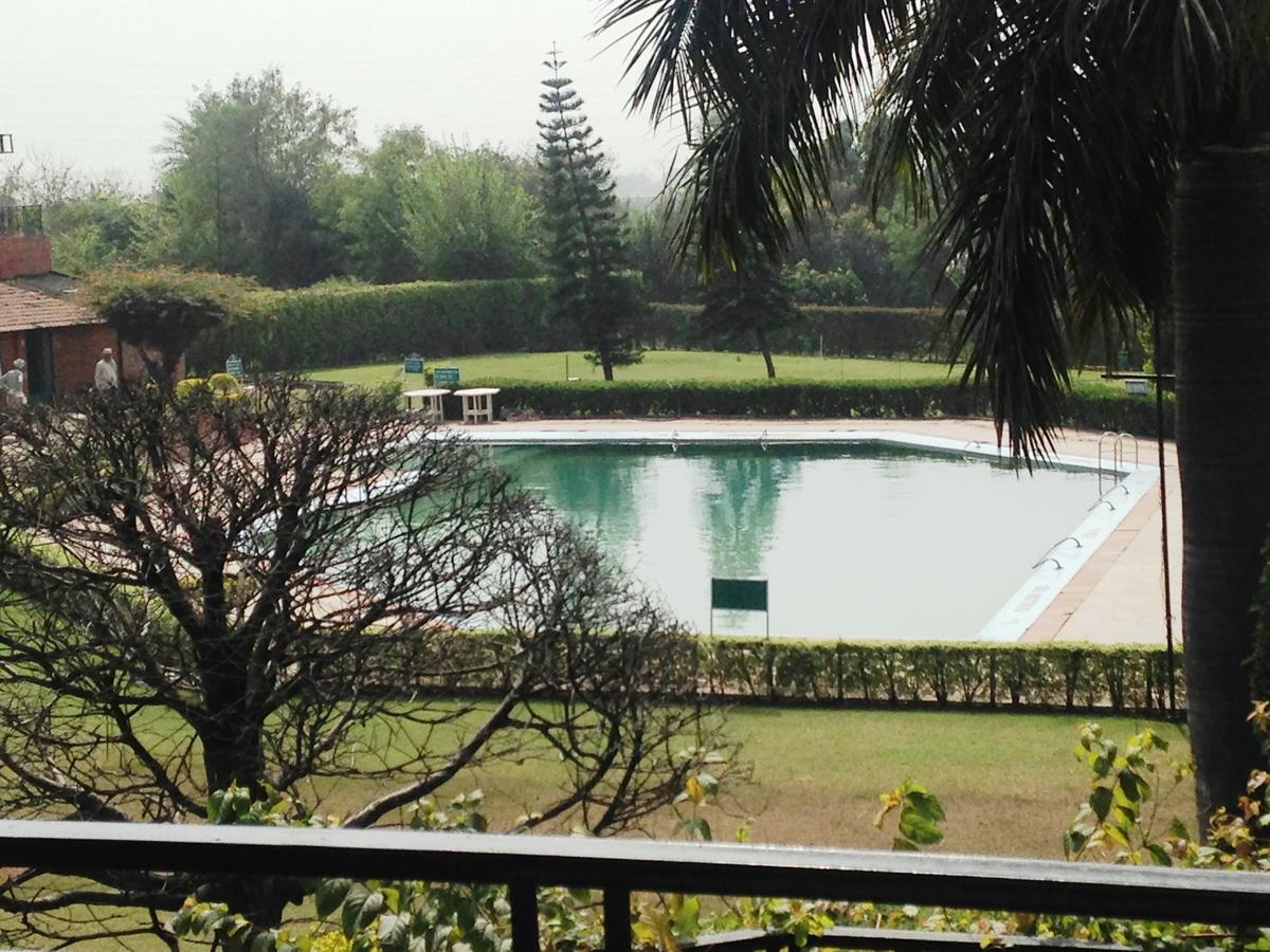 Hotel North Park Panchkula Bagian luar foto