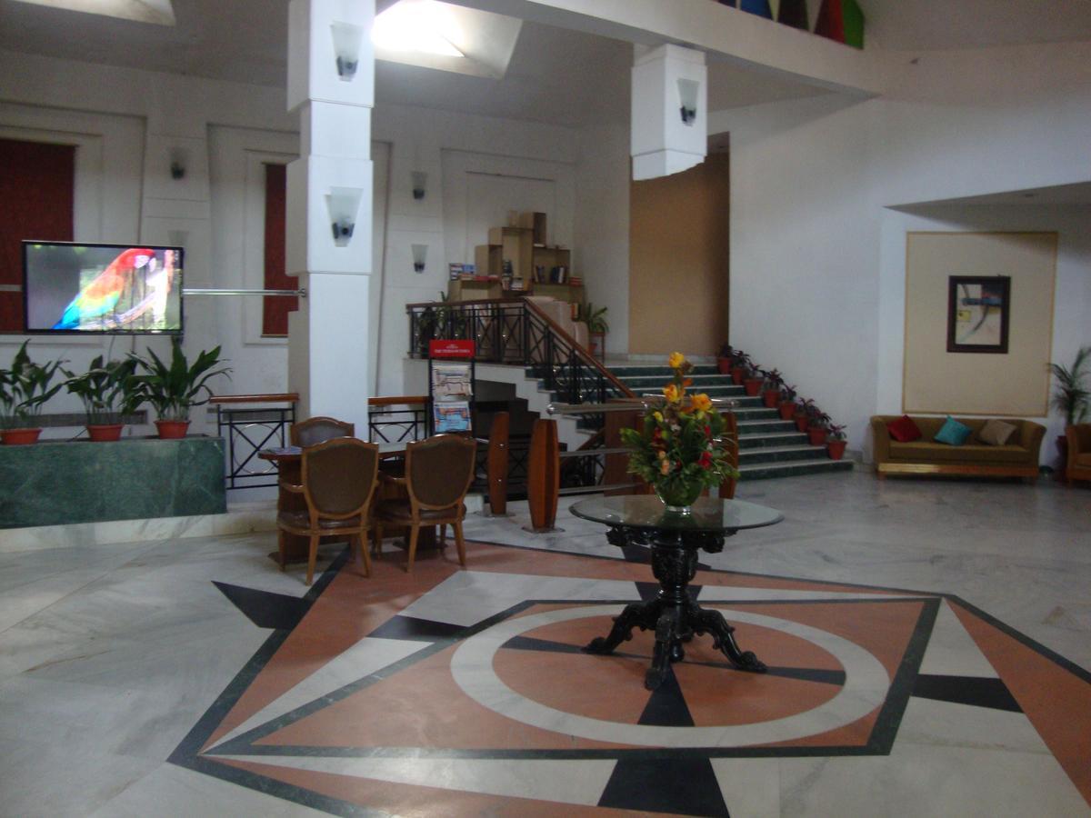 Hotel North Park Panchkula Bagian luar foto