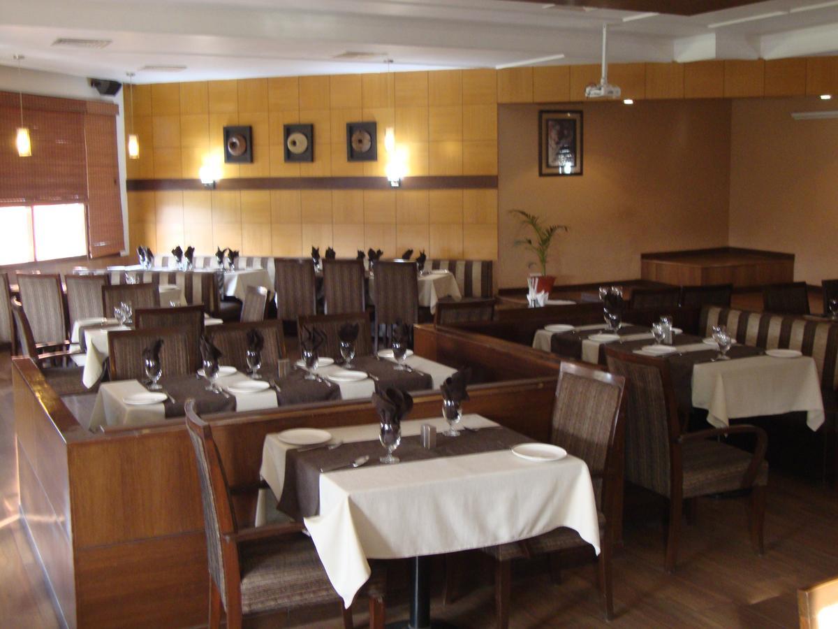 Hotel North Park Panchkula Bagian luar foto