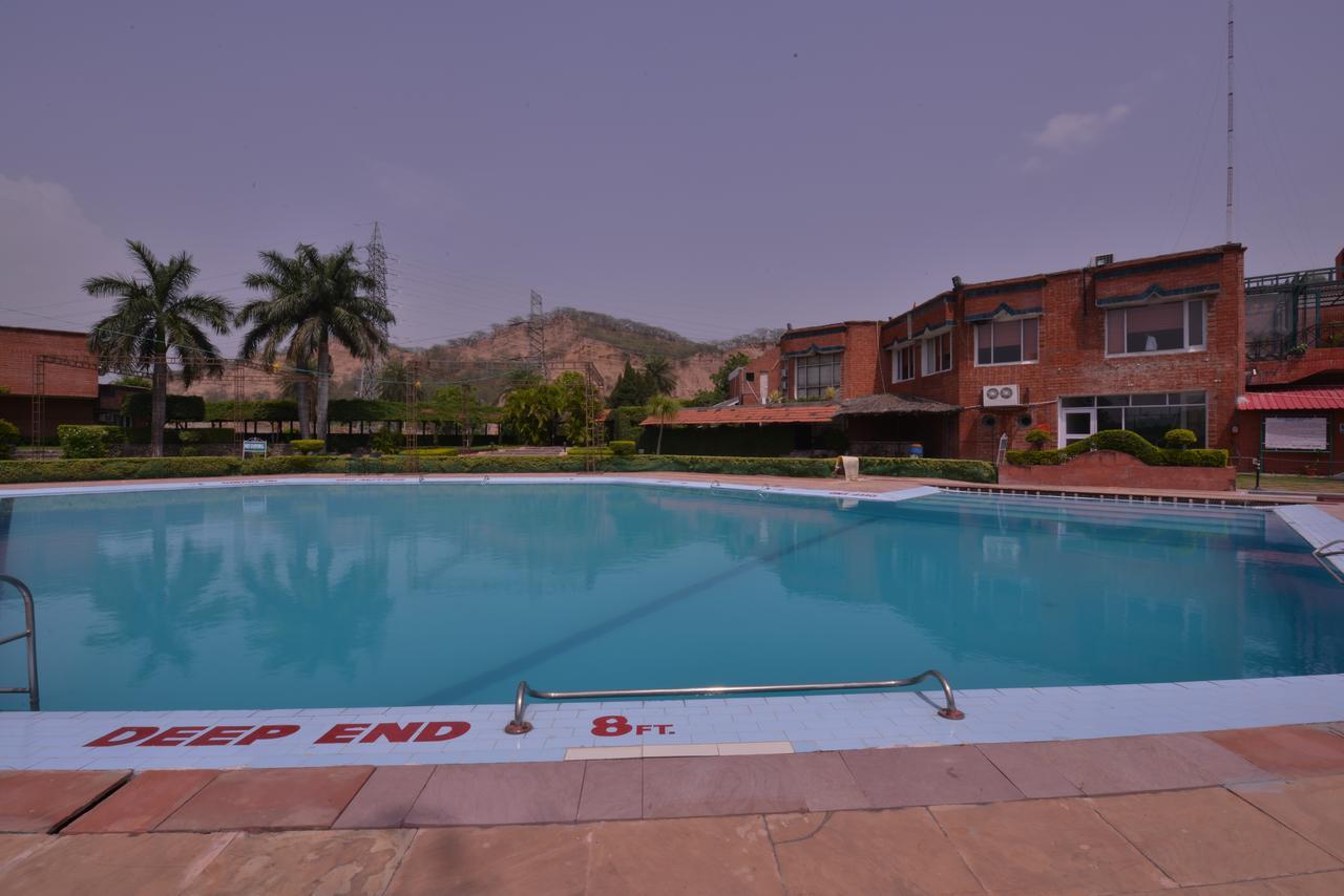 Hotel North Park Panchkula Bagian luar foto